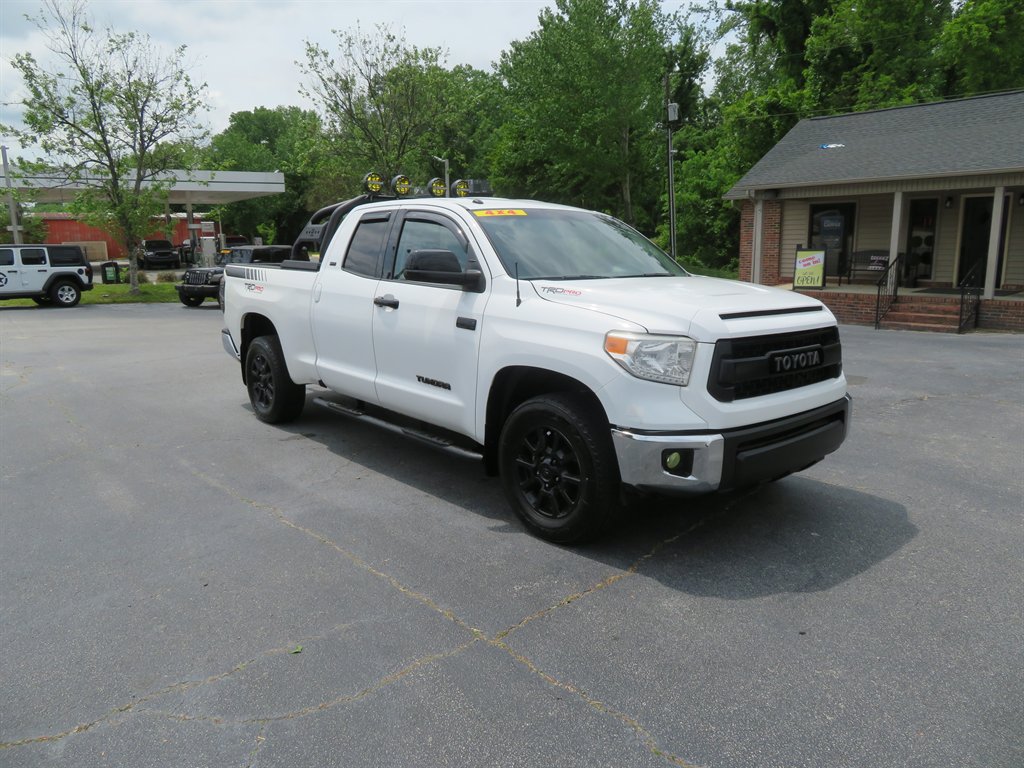 2016 Toyota Tundra SR5 photo