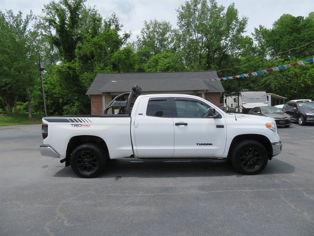 2016 Toyota Tundra SR5 photo