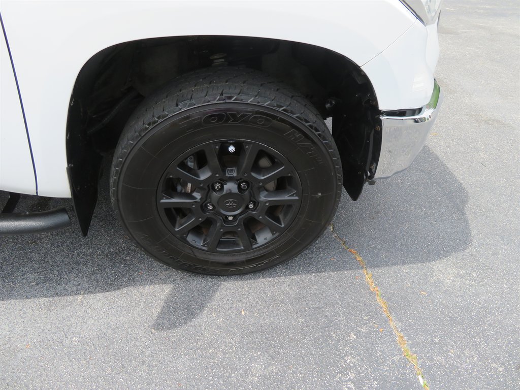 2016 Toyota Tundra SR5 photo