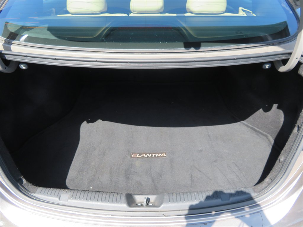 2013 Hyundai Elantra GLS photo