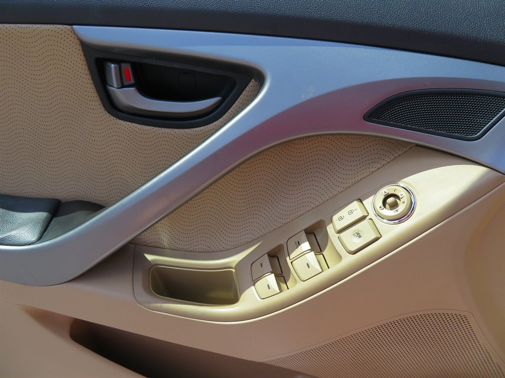 2013 Hyundai Elantra GLS photo