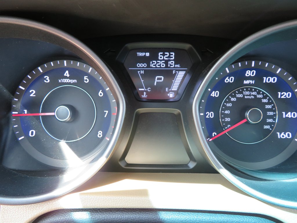 2013 Hyundai Elantra GLS photo