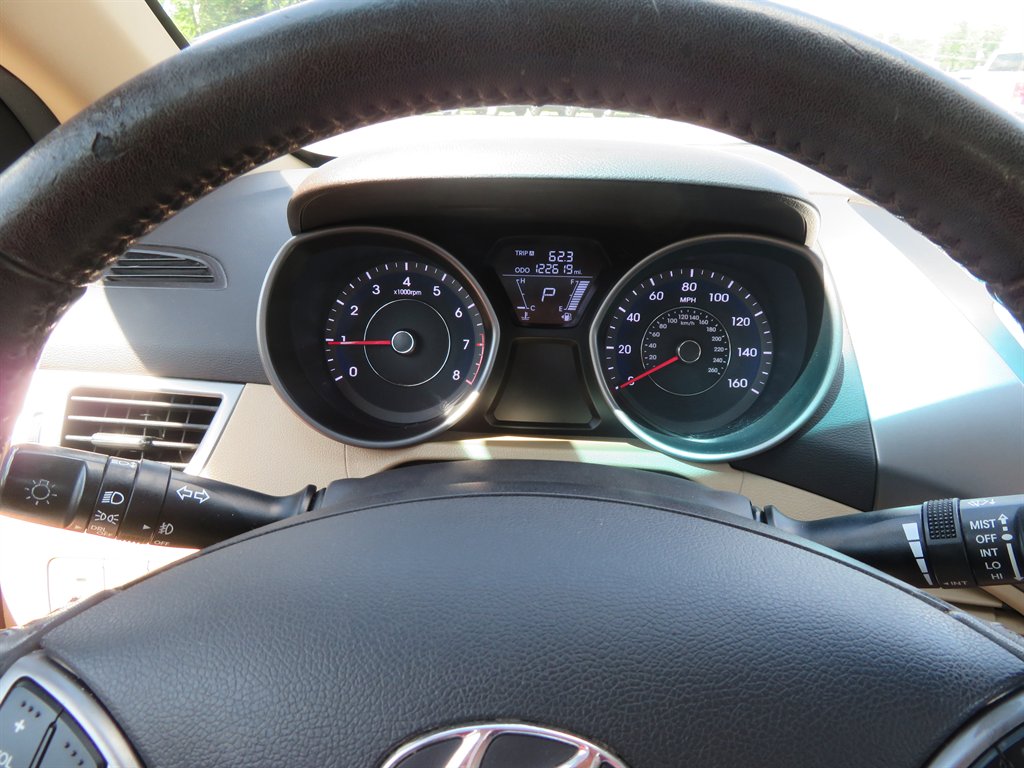 2013 Hyundai Elantra GLS photo