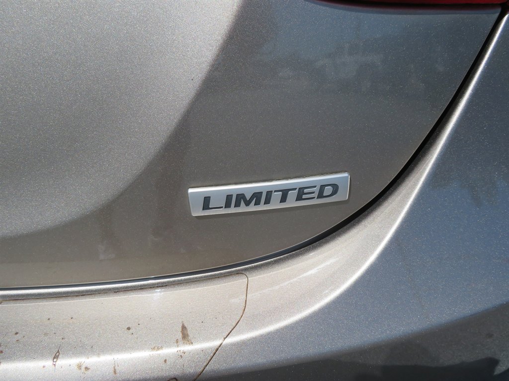 2013 Hyundai Elantra GLS photo