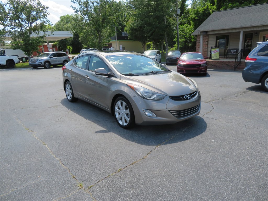 2013 Hyundai Elantra GLS photo