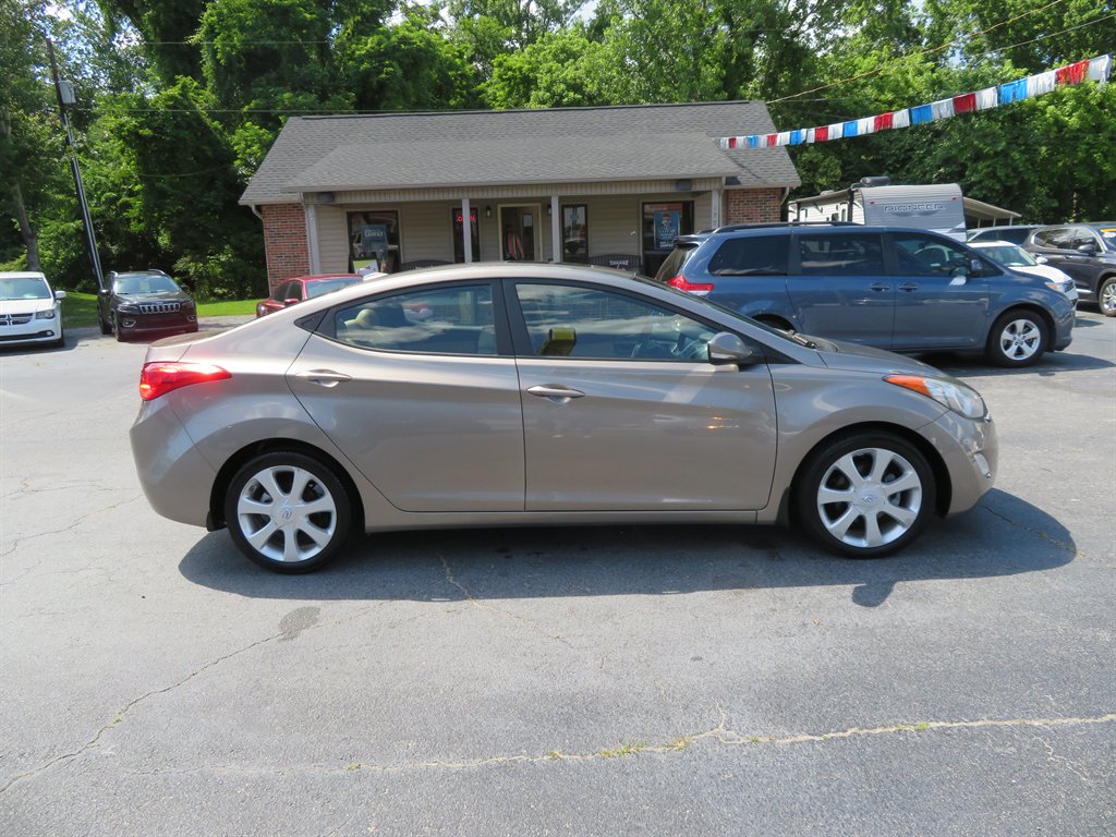 2013 Hyundai Elantra GLS photo