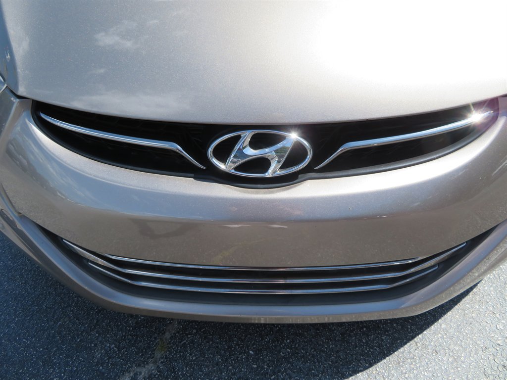 2013 Hyundai Elantra GLS photo