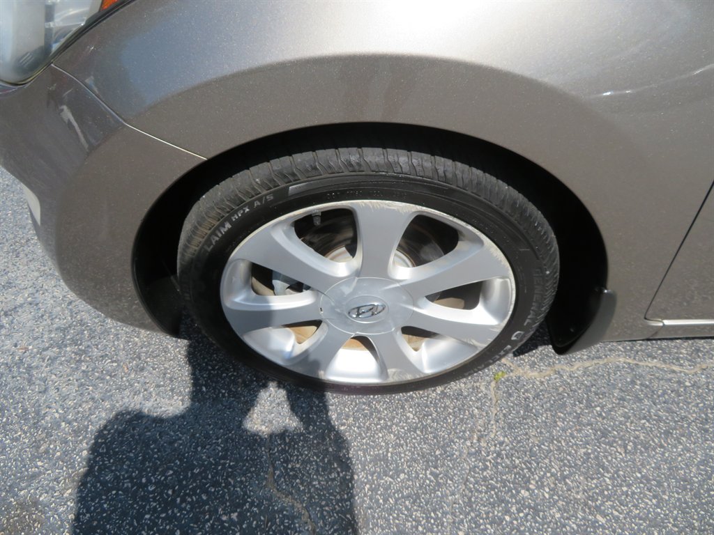 2013 Hyundai Elantra GLS photo