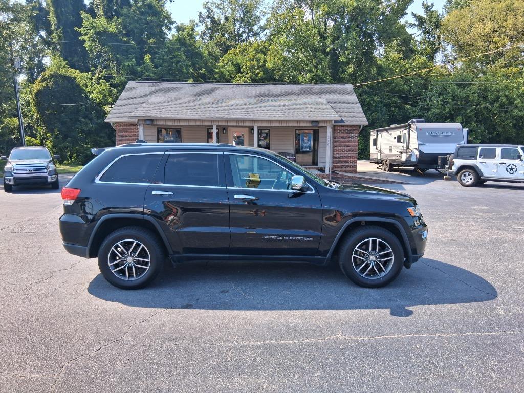2017 Jeep Cherokee - $10,999