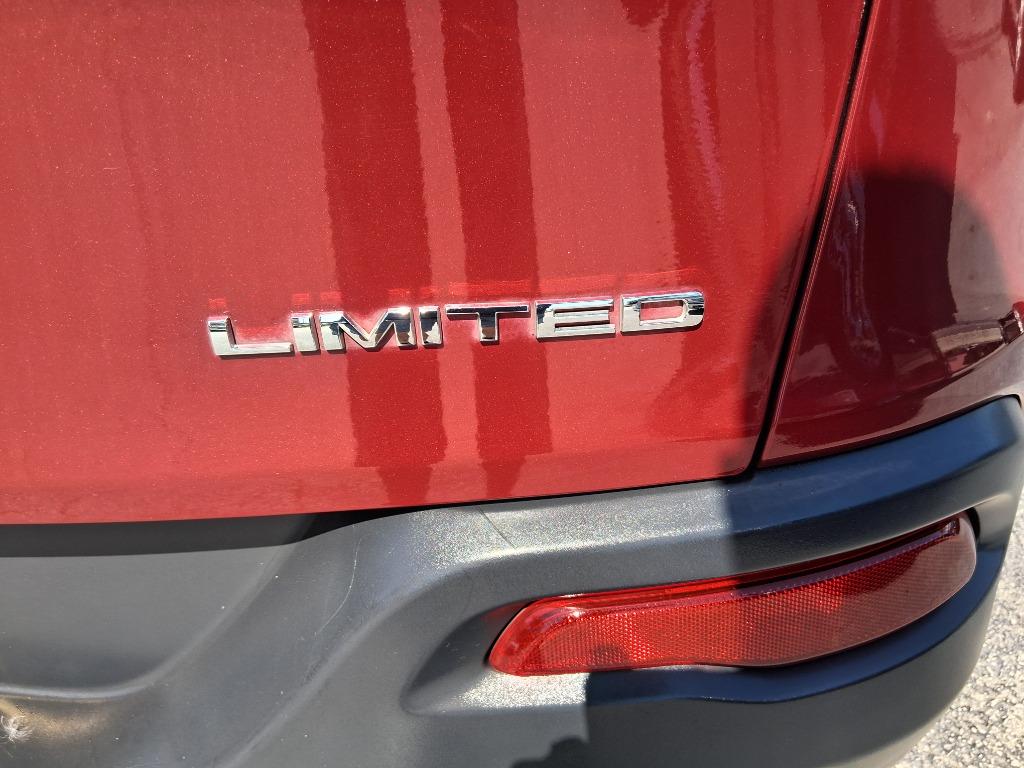 2015 Jeep Cherokee - $10,999