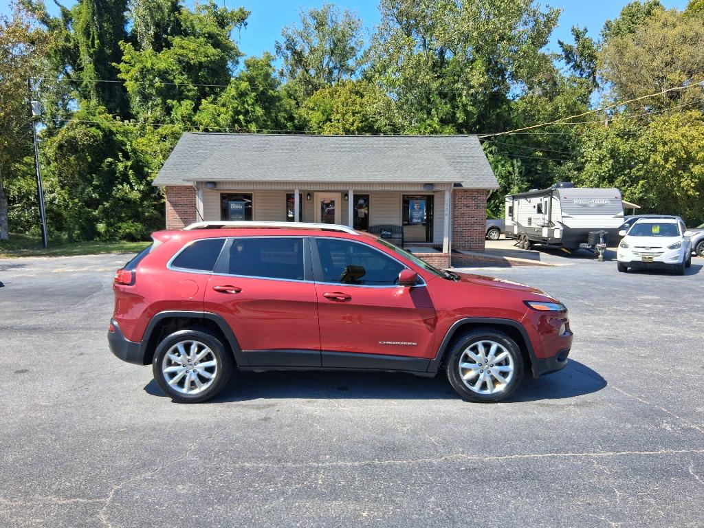 2015 Jeep Cherokee - $10,999