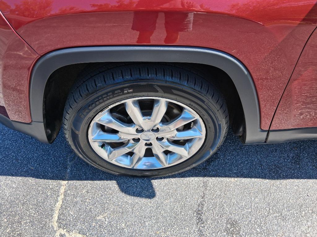 2015 Jeep Cherokee - $10,999