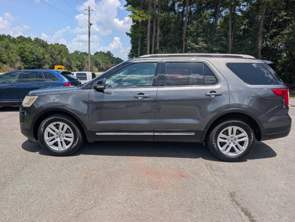 2018 Ford Explorer - $11,500