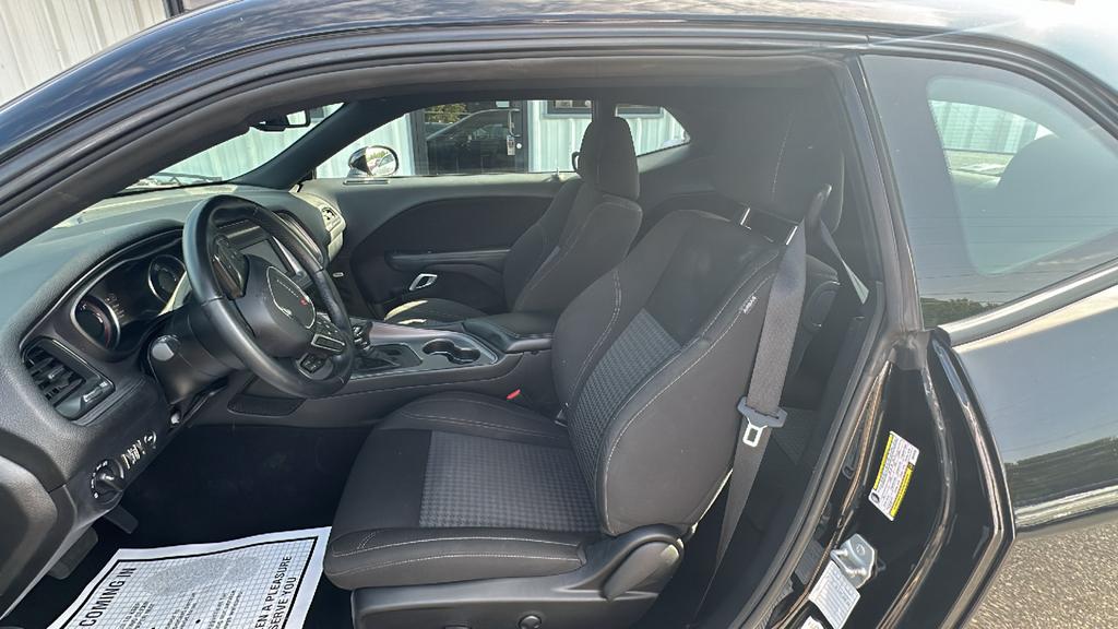 2023 Dodge Challenger SXT photo