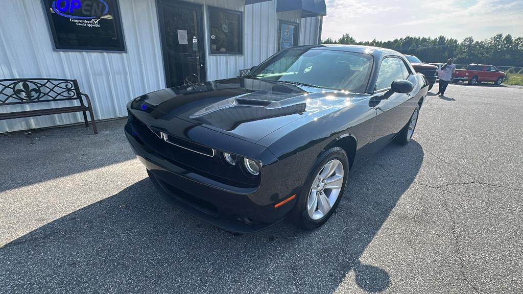 2023 Dodge Challenger SXT photo