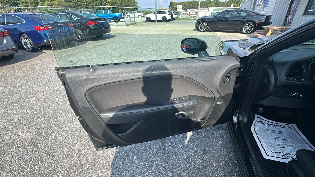 2023 Dodge Challenger SXT photo