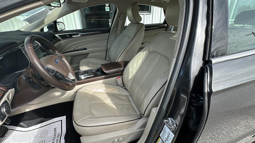 2017 Ford Fusion Platinum photo