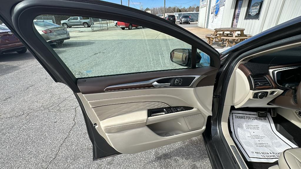 2017 Ford Fusion Platinum photo