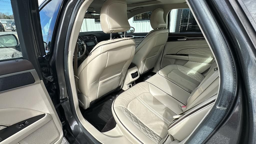 2017 Ford Fusion Platinum photo