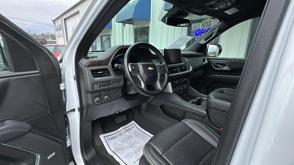2023 Chevrolet Suburban 1500 Premier photo
