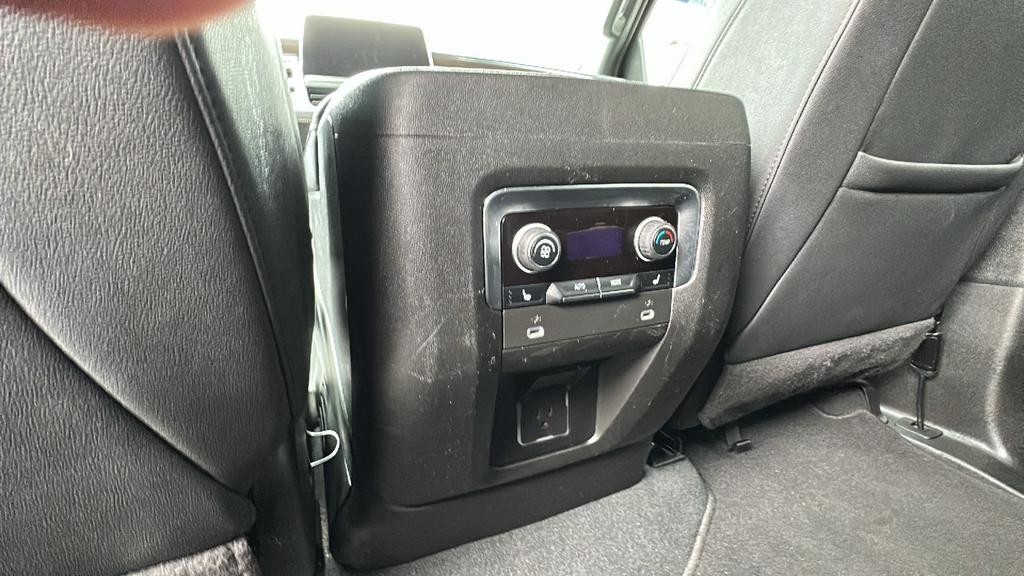 2023 Chevrolet Suburban 1500 Premier photo