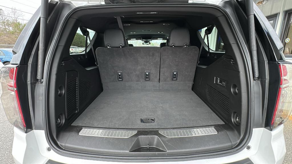 2023 Chevrolet Suburban 1500 Premier photo