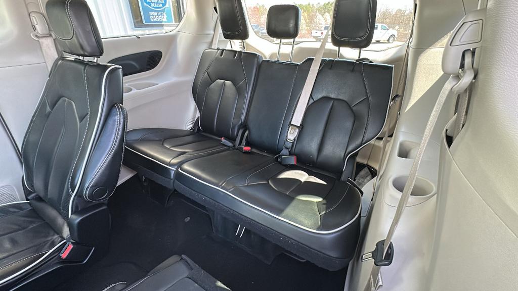 2023 Chrysler Pacifica Limited photo