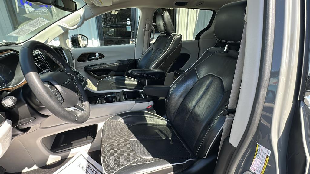 2023 Chrysler Pacifica Limited photo