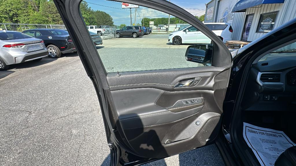 2023 GMC Acadia SLT photo