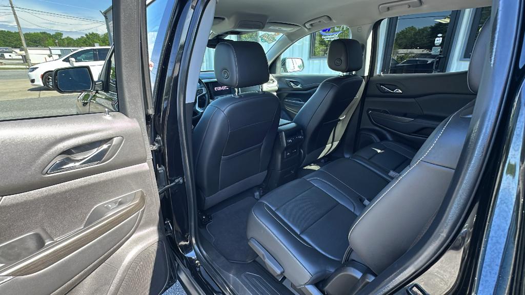 2023 GMC Acadia SLT photo