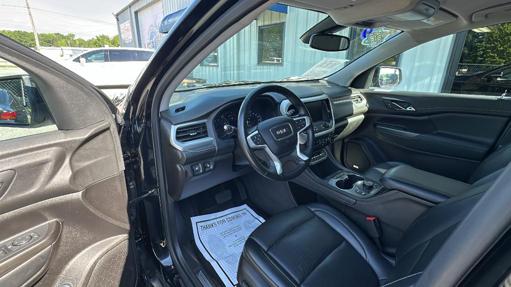2023 GMC Acadia SLT photo