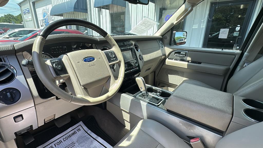 2014 Ford Expedition - $13,900