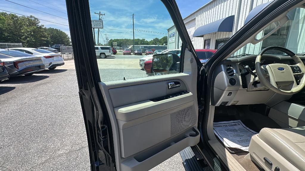 2014 Ford Expedition - $13,900