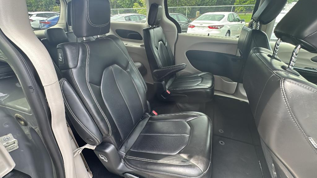 2023 Chrysler Pacifica - $25,900