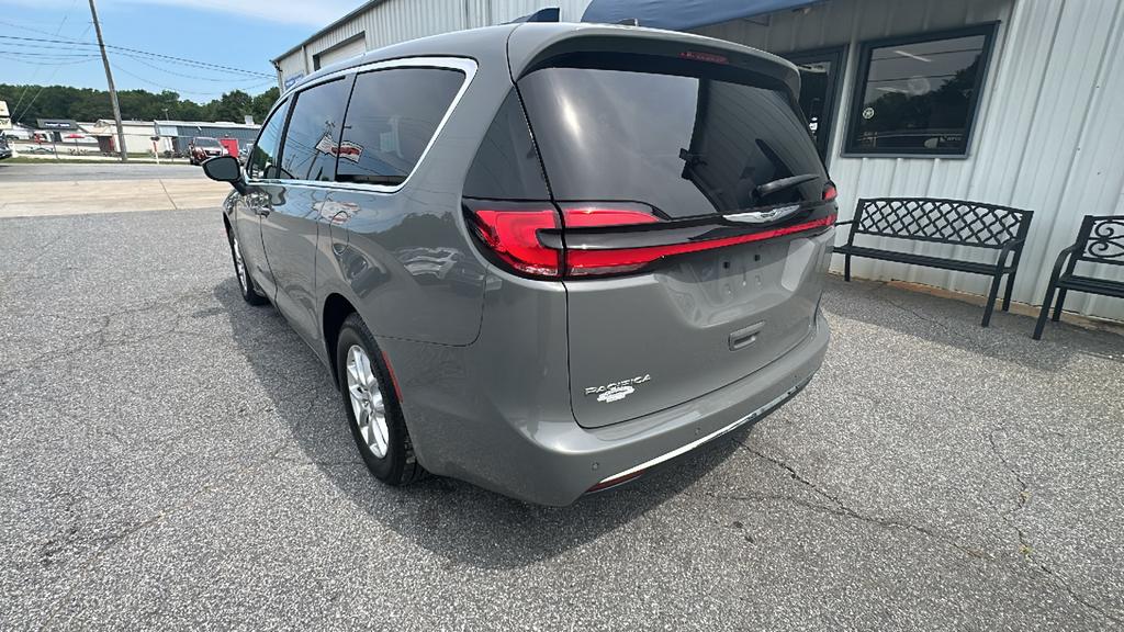 2023 Chrysler Pacifica - $25,900