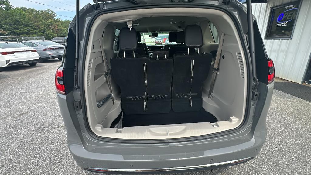 2023 Chrysler Pacifica - $25,900