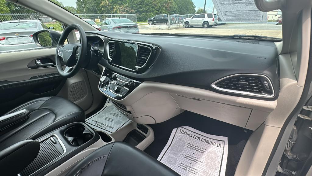 2023 Chrysler Pacifica - $25,900