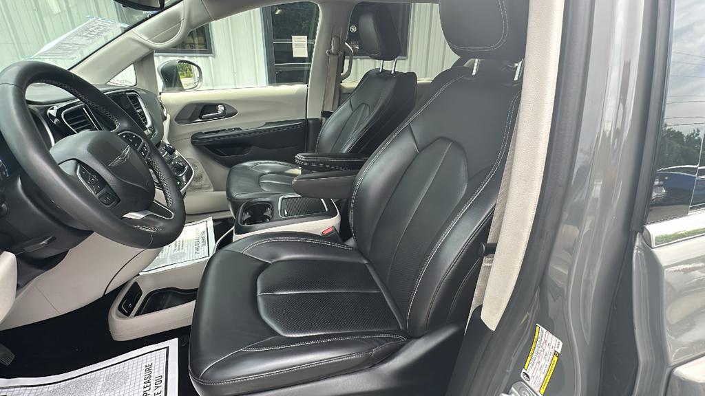 2023 Chrysler Pacifica - $25,900