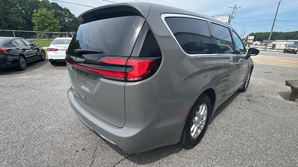 2023 Chrysler Pacifica - $25,900