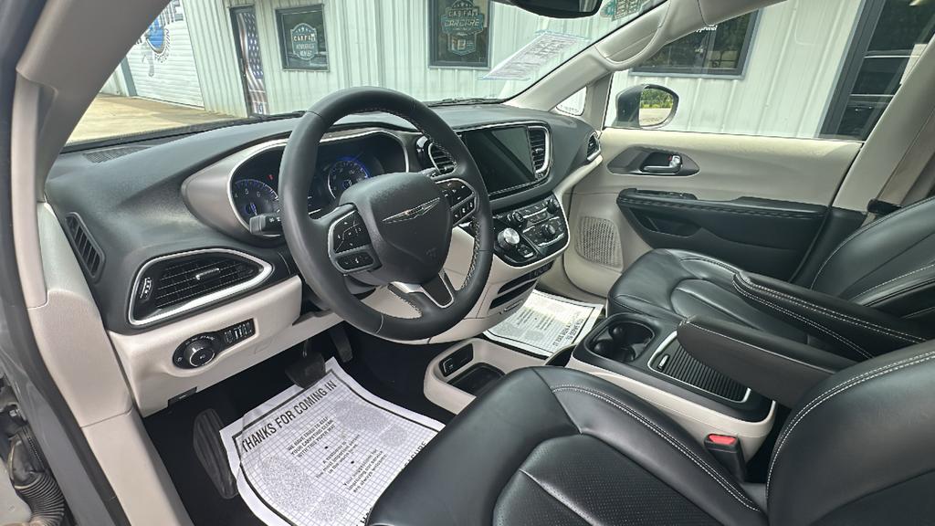 2023 Chrysler Pacifica - $25,900