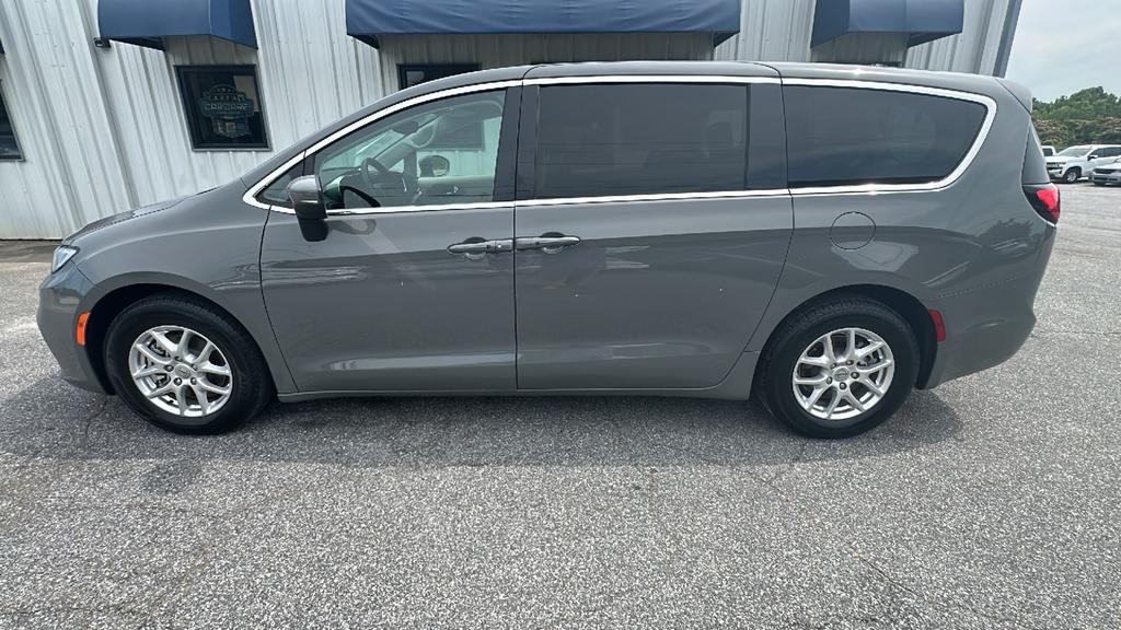 2023 Chrysler Pacifica - $25,900
