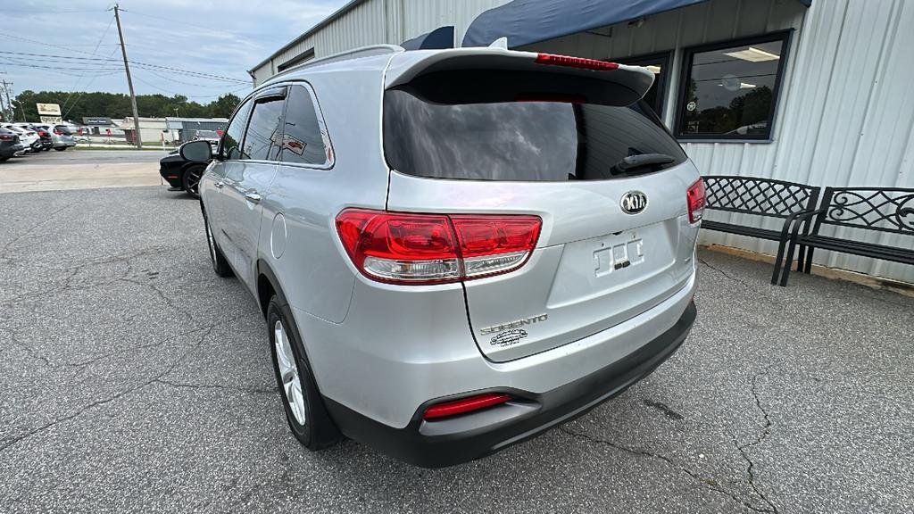 2018 Kia Sorento - $10,900