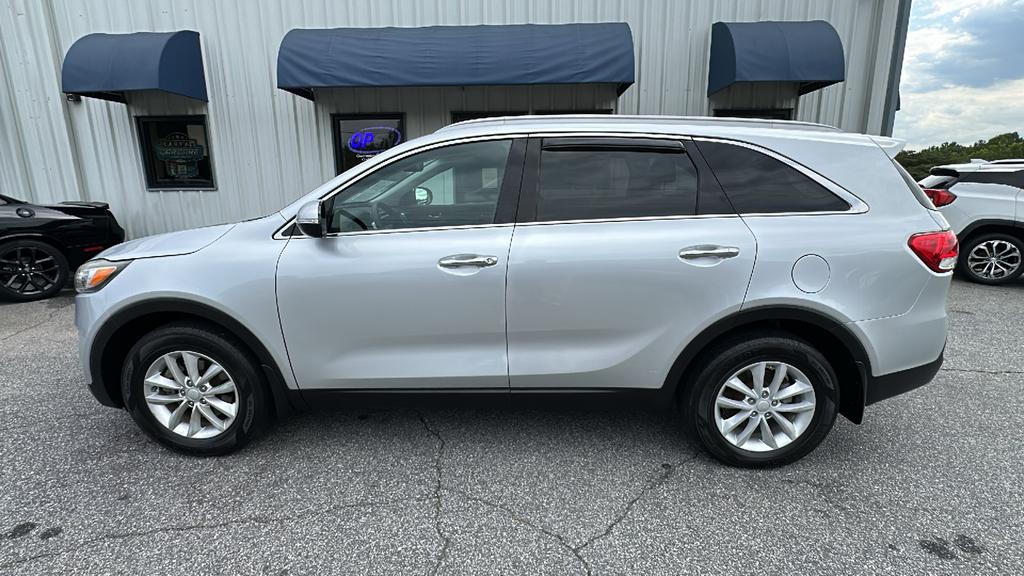 2018 Kia Sorento - $10,900