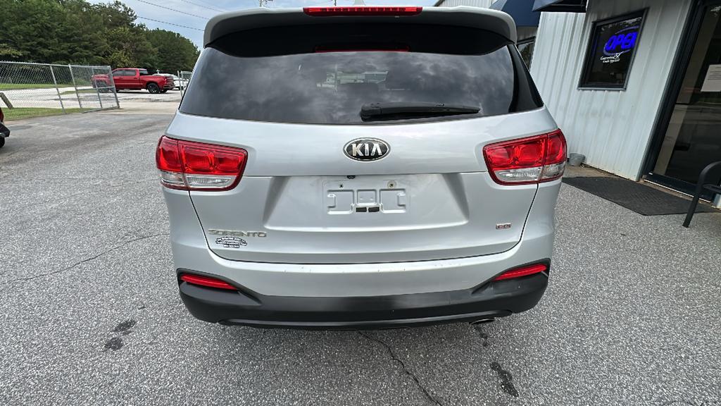 2018 Kia Sorento - $10,900