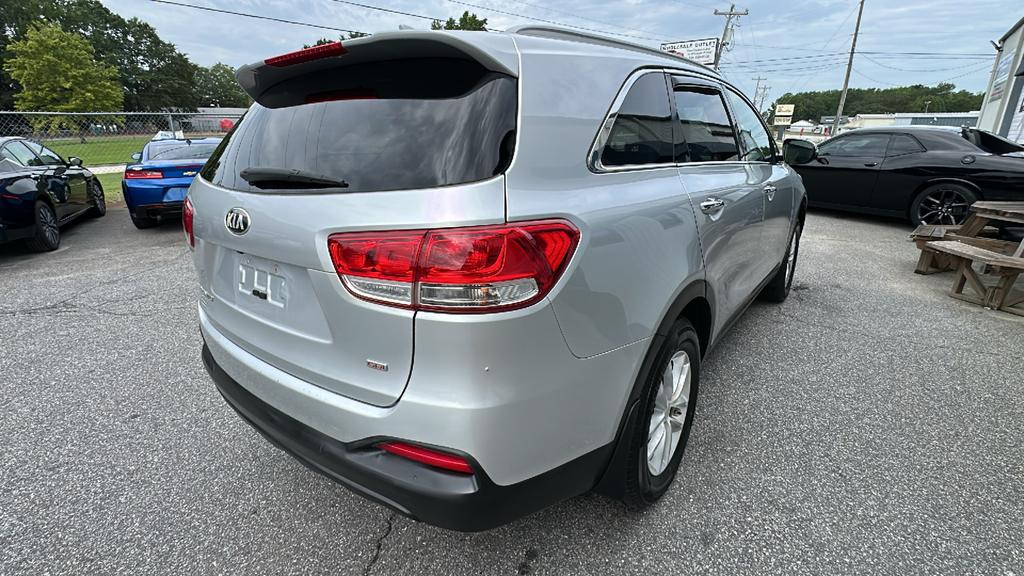 2018 Kia Sorento - $10,900