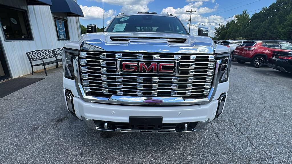 2025 GMC Sierra Hd - $73,900
