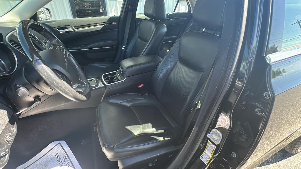 2020 Chrysler 300 - $19,900