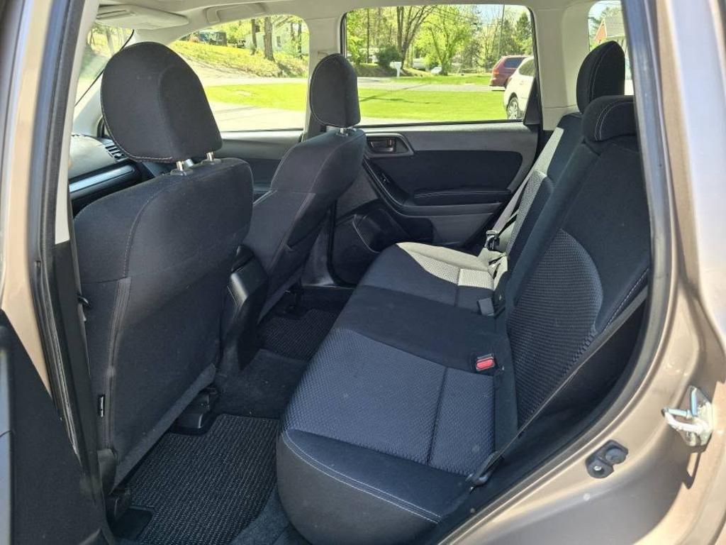 2015 Subaru Forester 2.5i Premium photo