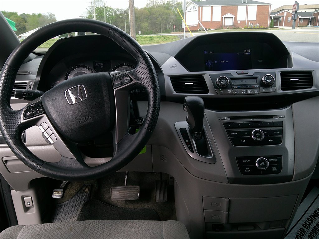 2015 Honda Odyssey LX photo