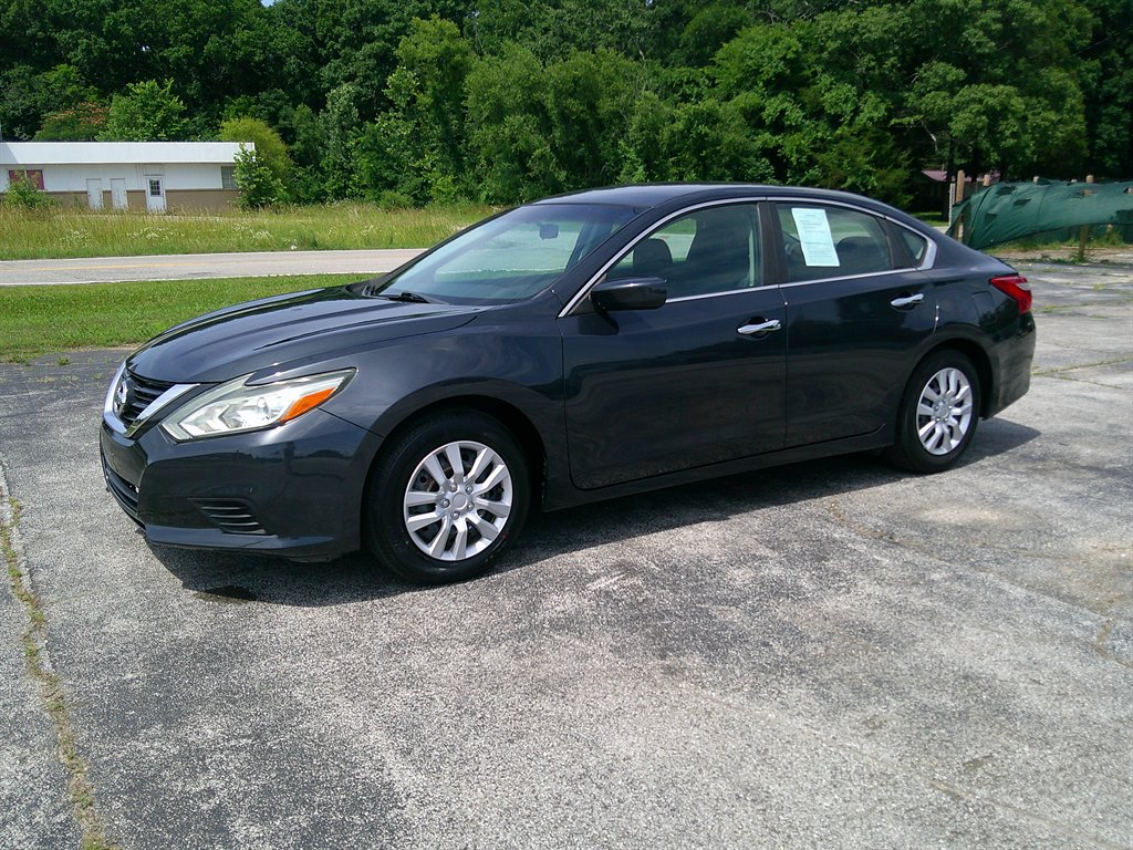 2016 Nissan Altima - $14,995